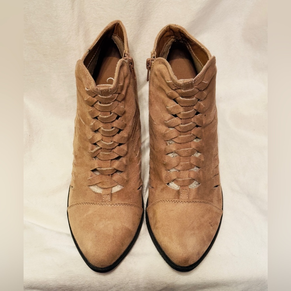 Coconuts by Matisse Beige Lace-Up Ankle Booties size 8